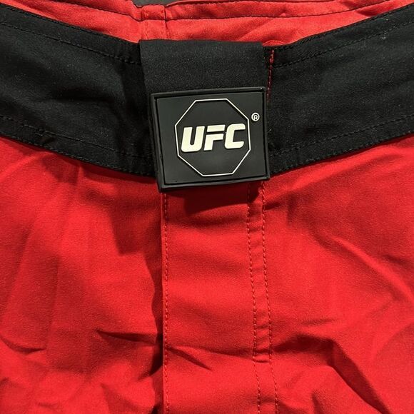 🔥🔥 UFC Ultimate Fighting Championship Red Training Shorts Men Sz 36 - PERFECT - Picture 4 of 13